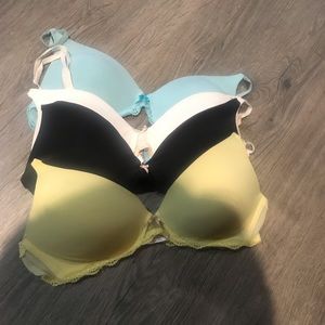 4 Victoria secret angels no wire 34B bra